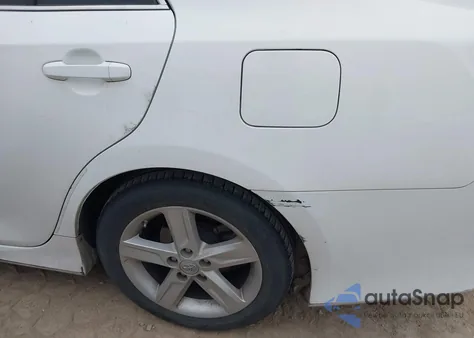 2014 Toyota Camry Se z USA, uszkodzony, nr VIN 4T1BF1FK0EU343490